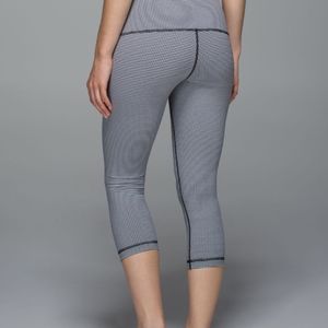 Lululemon Wunder Under crops size 4 navy gingham